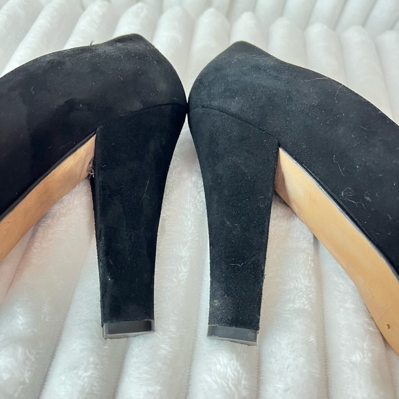 Michael Kors Suede Black 4 1/2 " Heel + 1/2 " Plato Pumps Size 8 1/2 - Picture 6 of 12